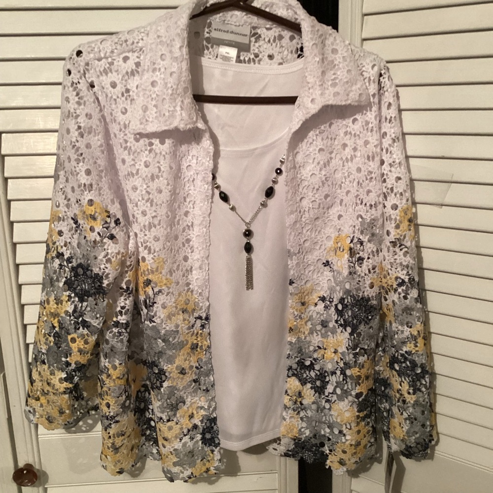 Alfred Dunner ladies open lace cardigan with detacthable camisole & necklace